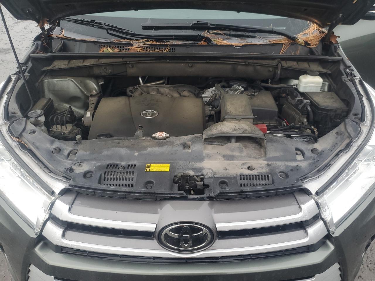 2018 Toyota Highlander - Image 12