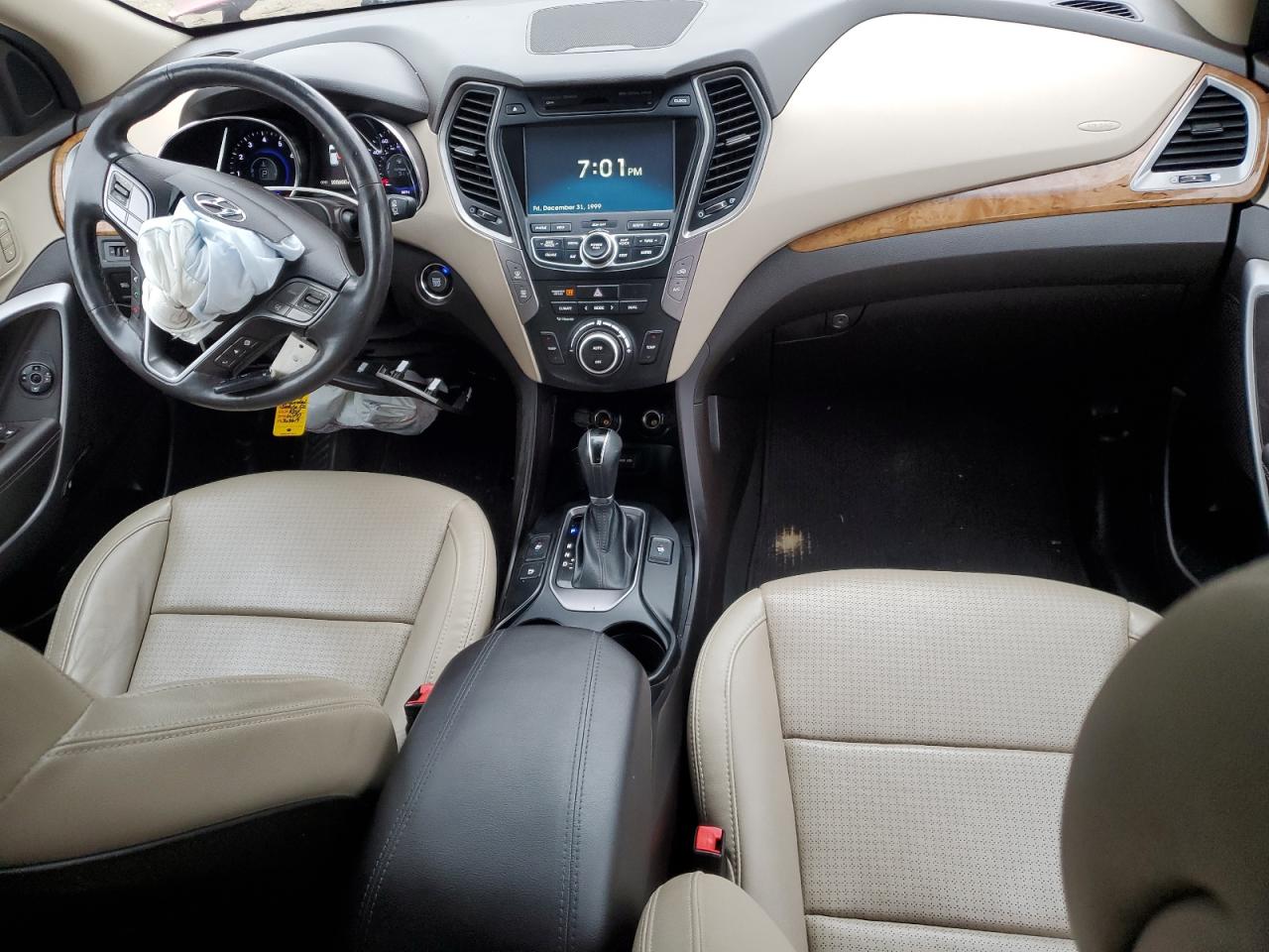 2016 Hyundai Santa Fe - Image 8