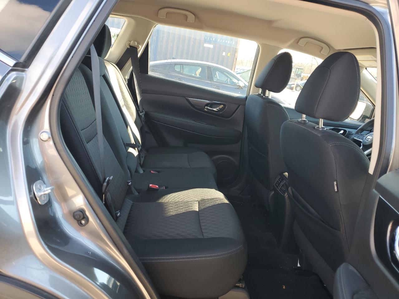 2017 Nissan Rogue - Image 11