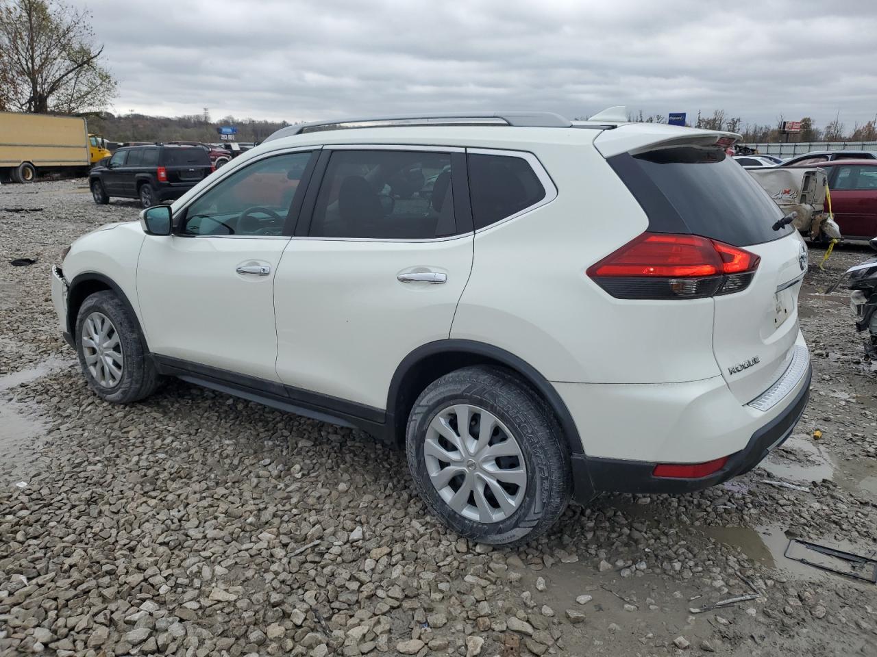 2017 Nissan Rogue - Image 2