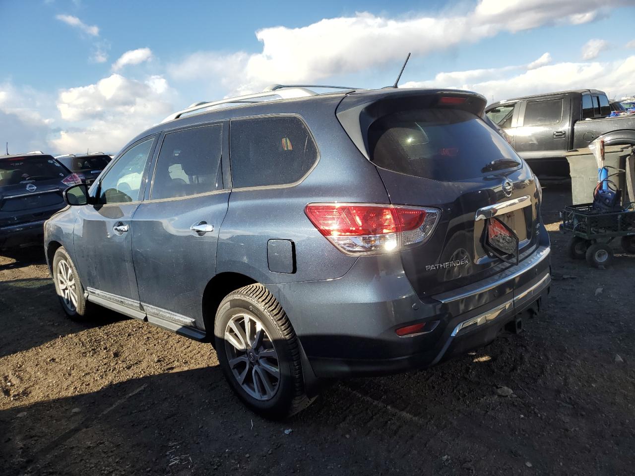 VIN 5N1AR2MM2EC724115 2014 NISSAN PATHFINDER no.2