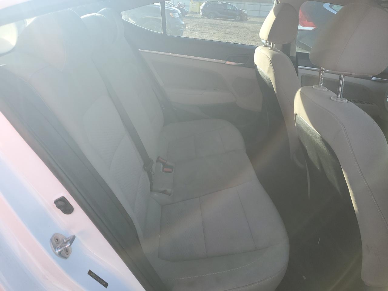 2019 Hyundai Elantra - Image 10