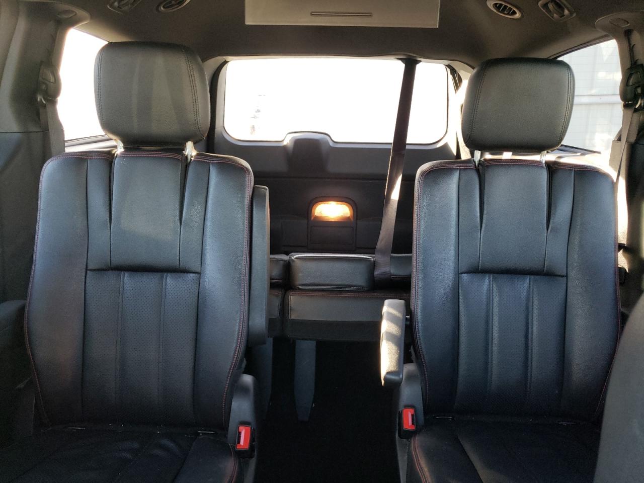 2019 Dodge Caravan - Image 10