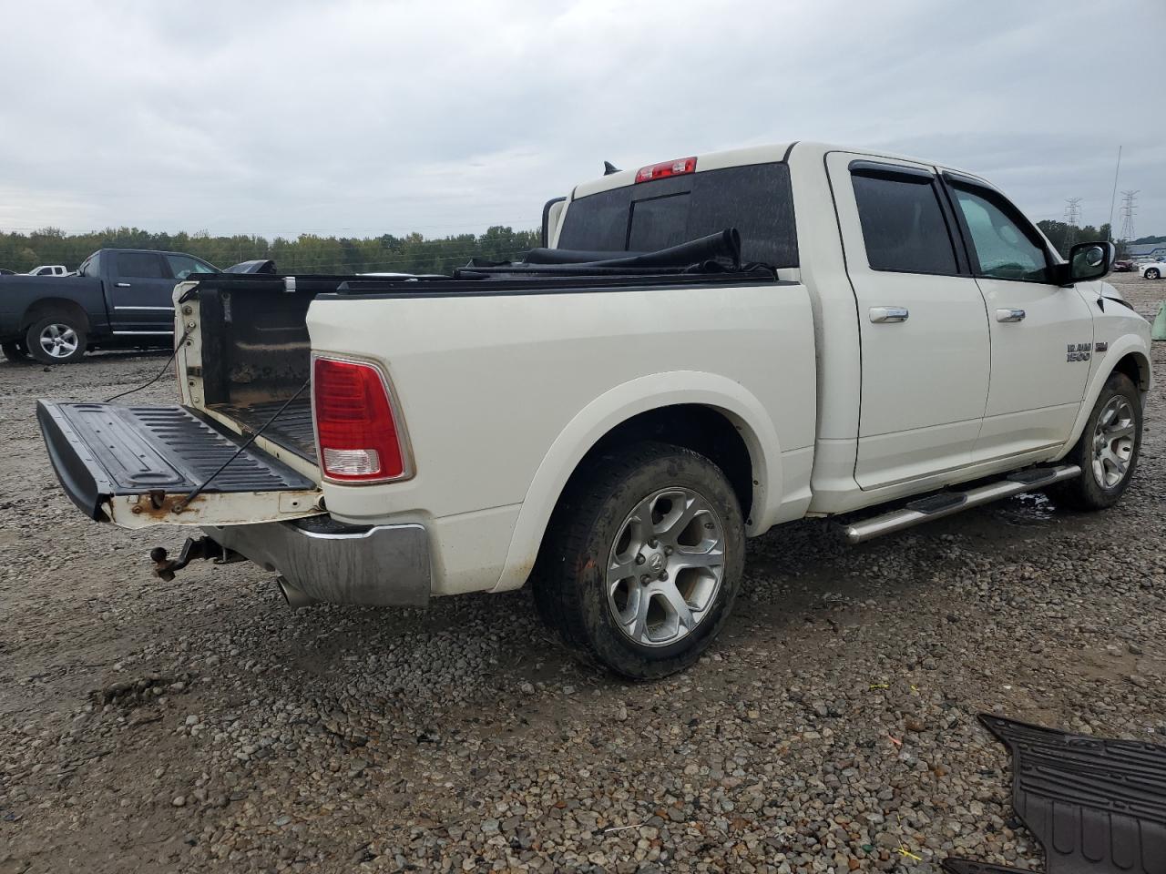 2017 RAM 1500 - Image 3