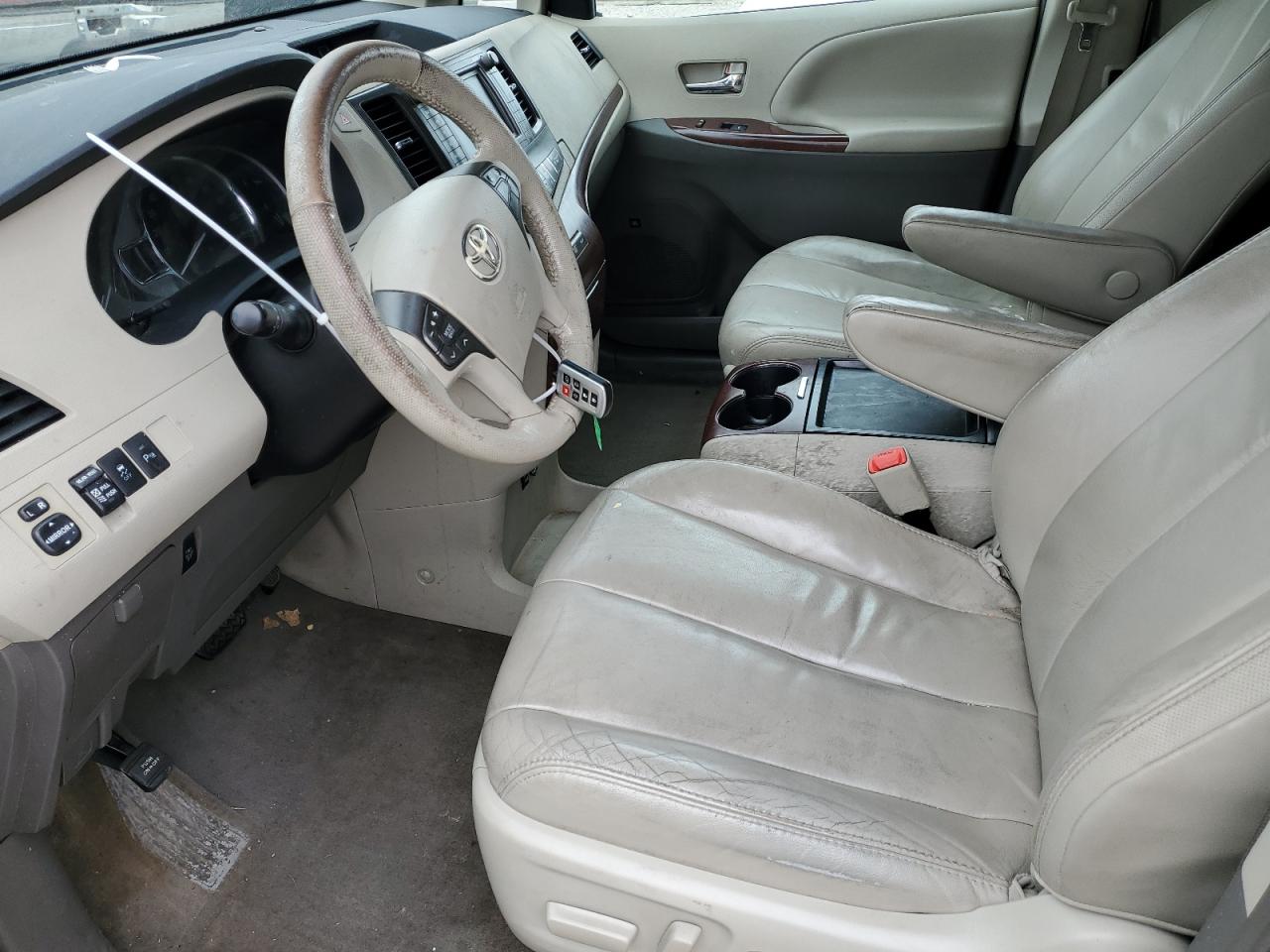 2011 Toyota Sienna - Image 7