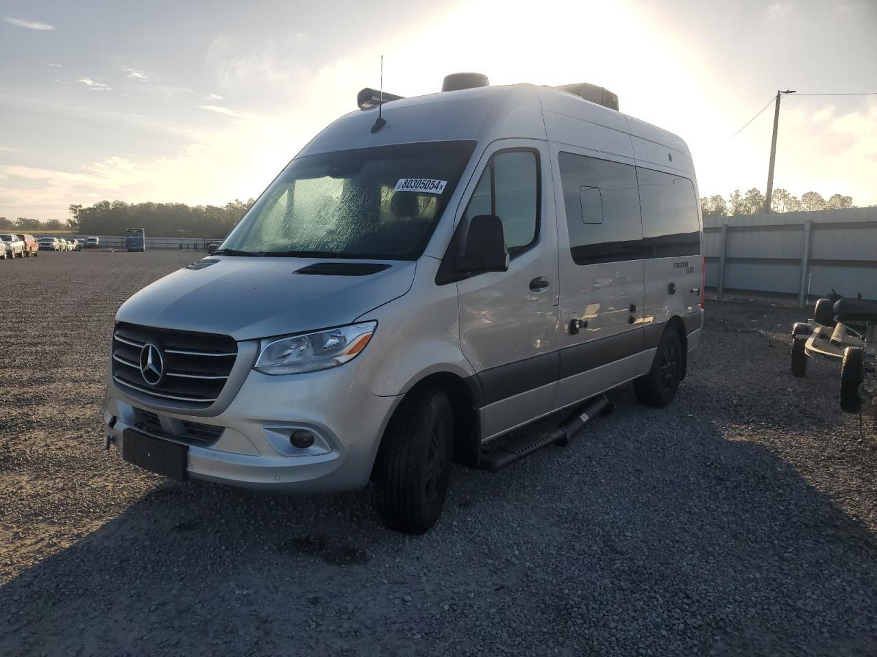 VIN W1X4EBHY0NP484324 2022 MERCEDES-BENZ SPRINTER no.2