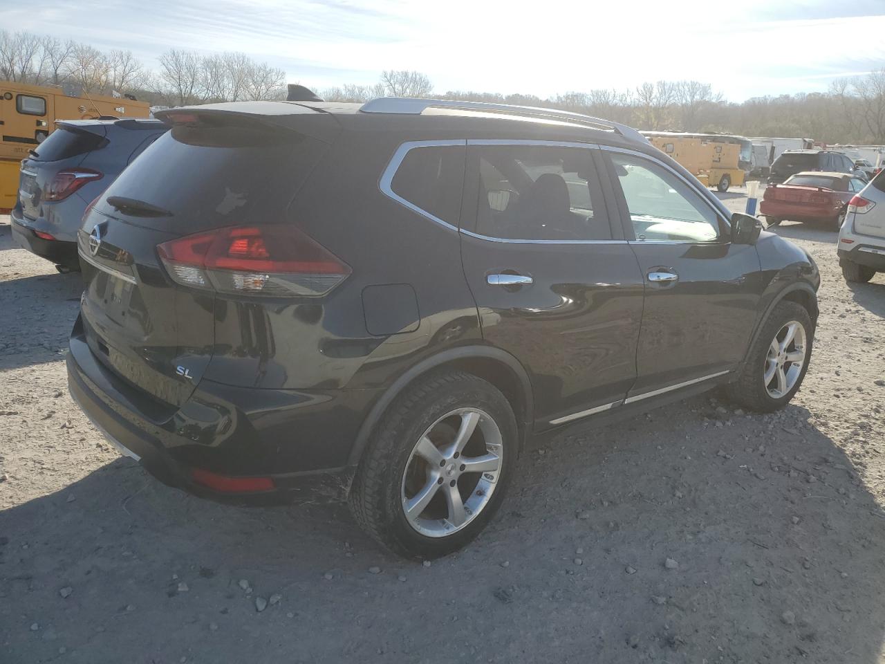 2018 Nissan Rogue - Image 3