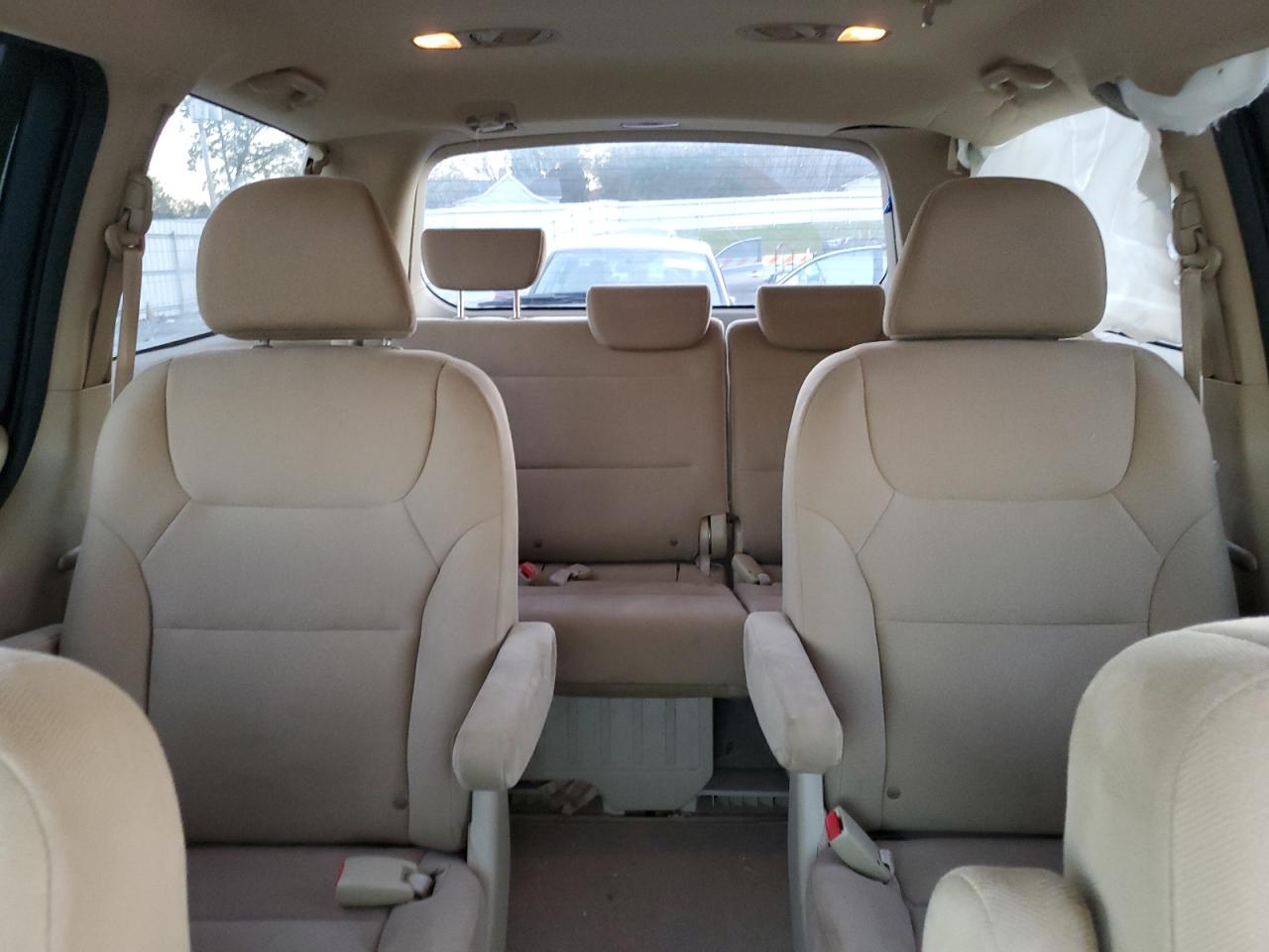 2010 Honda Odyssey - Image 10