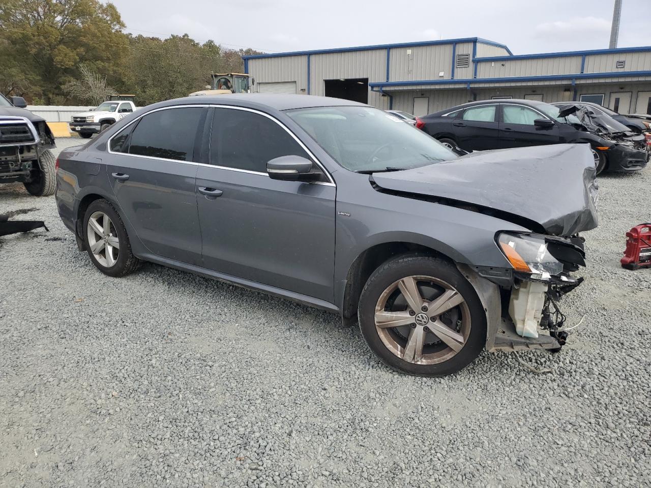 2015 Volkswagen Passat - Image 4