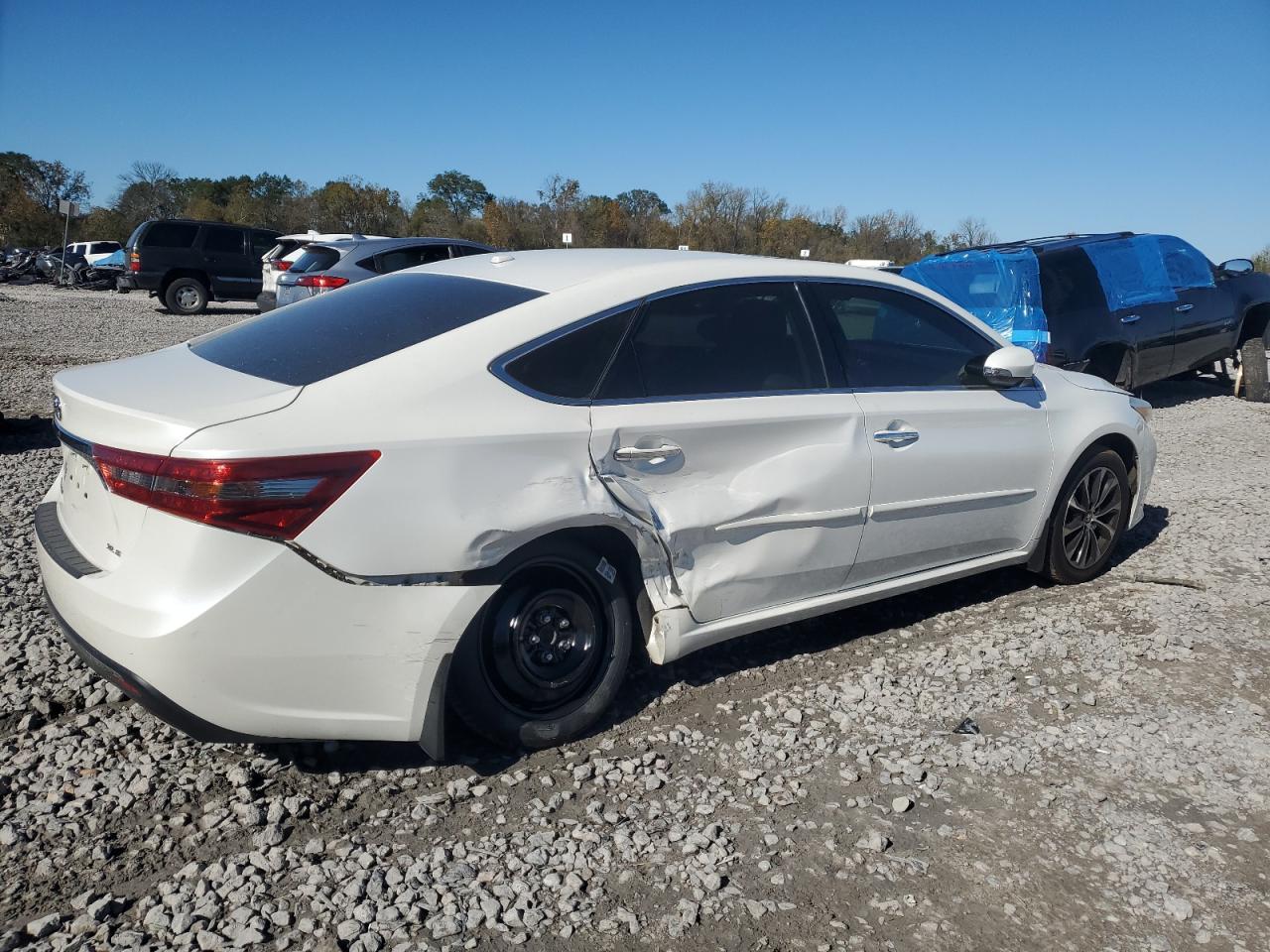 2018 Toyota Avalon - Image 3