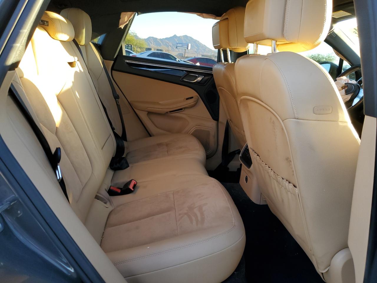 2018 Porsche Macan - Image 11
