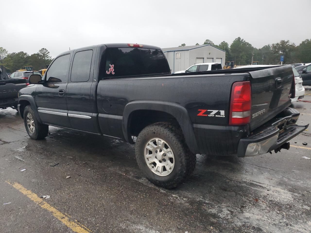 2005 GMC Sierra - Image 2