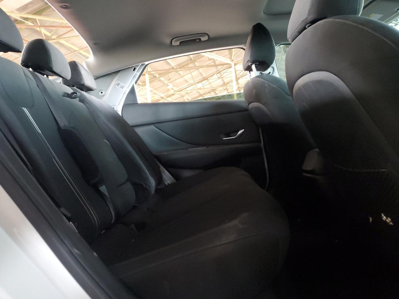 2022 Hyundai Elantra - Image 10