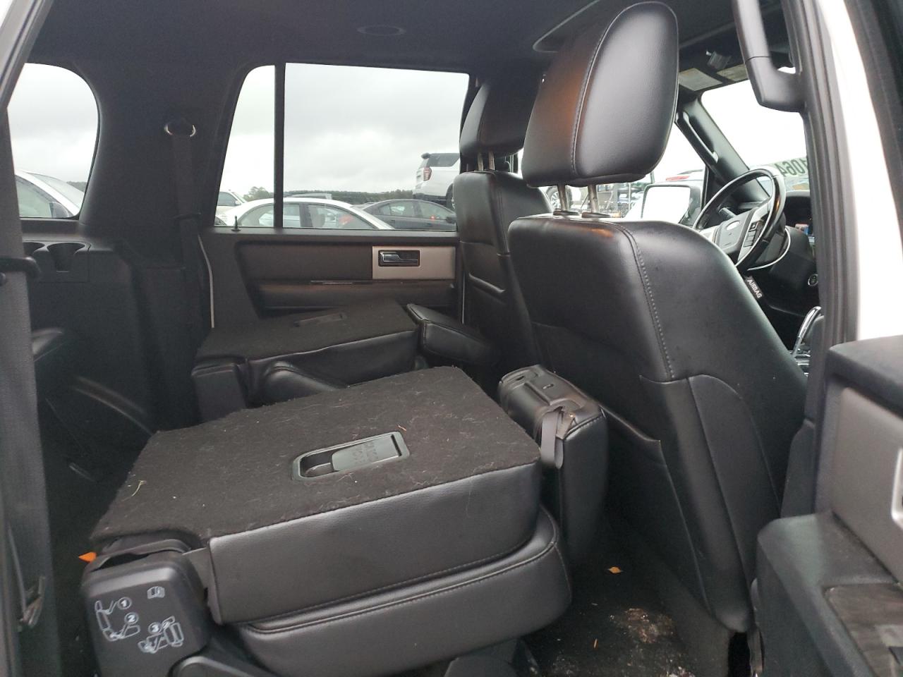 2015 Ford Expedition - Image 11