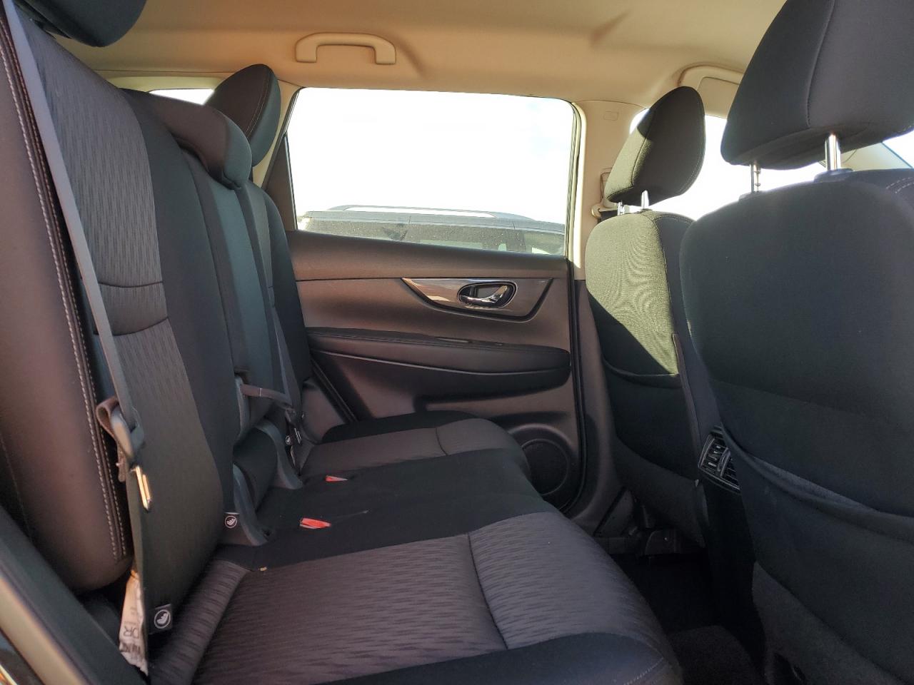 2017 Nissan Rogue - Image 11