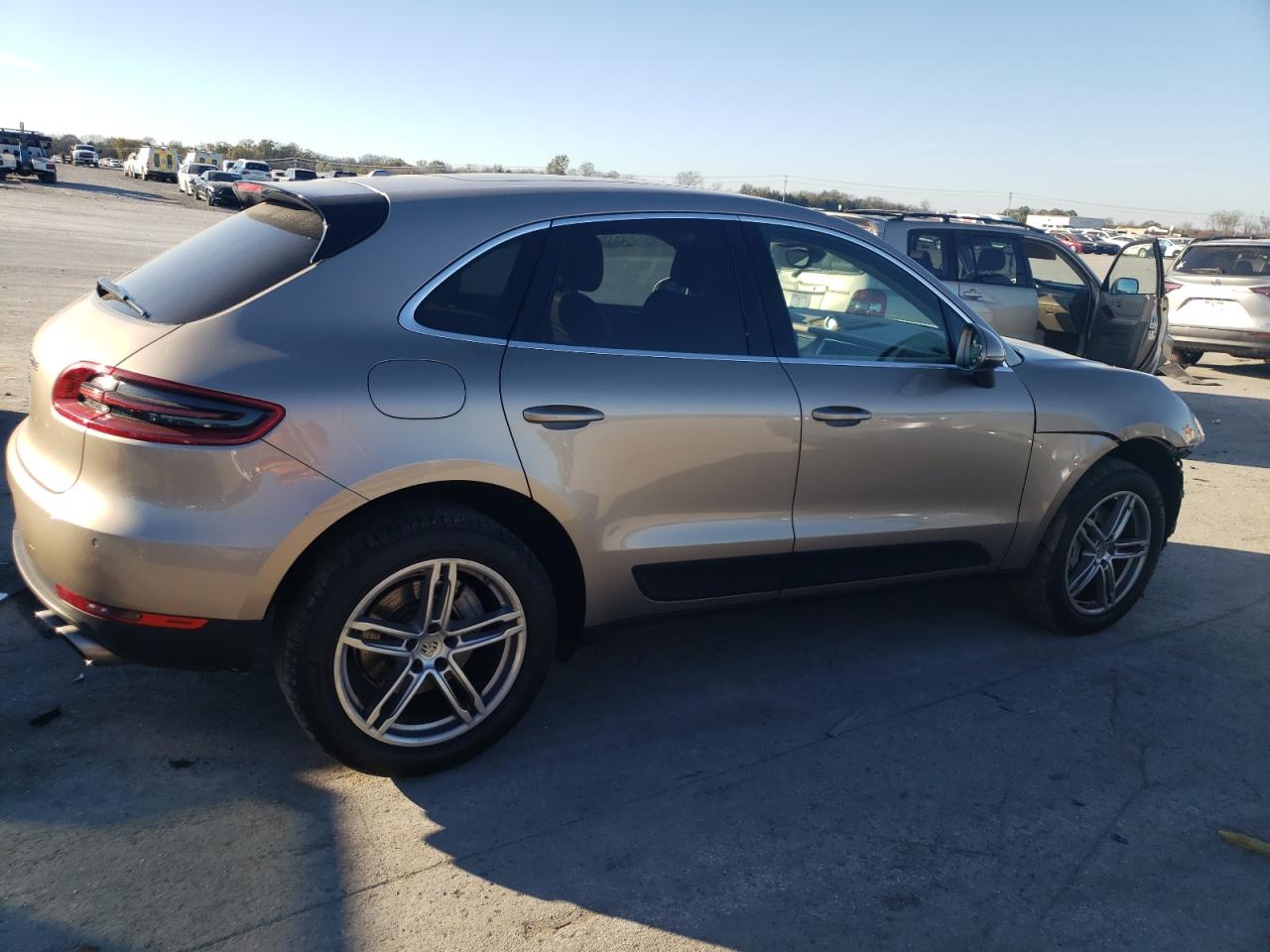 2015 Porsche Macan - Image 3