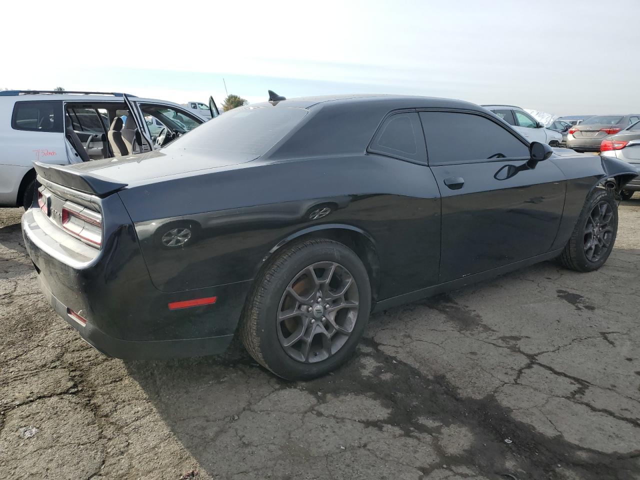 VIN 2C3CDZGG8JH252833 2018 DODGE CHALLENGER no.3