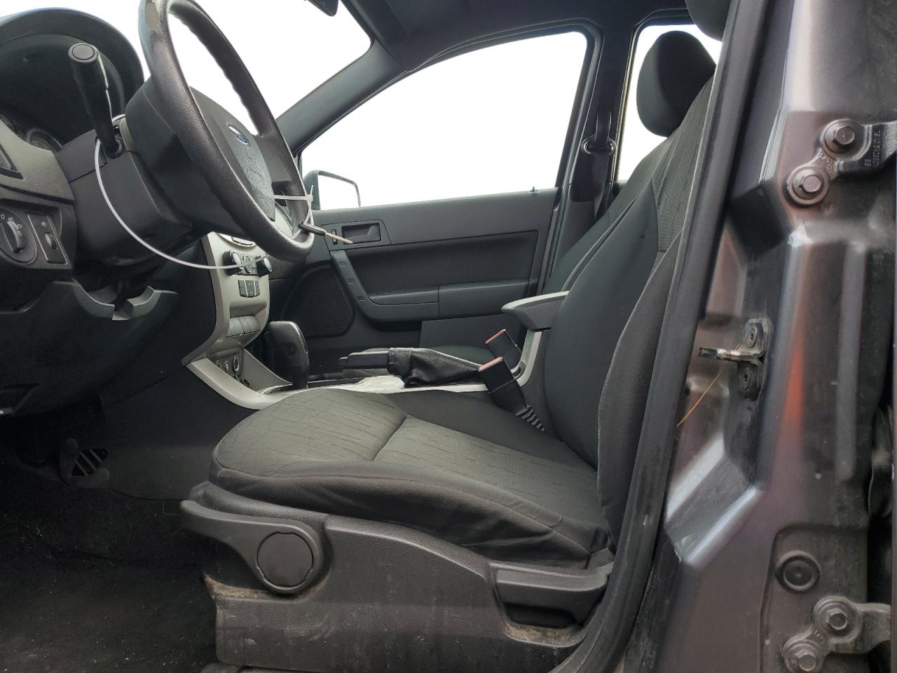 2010 Ford Focus - Image 7