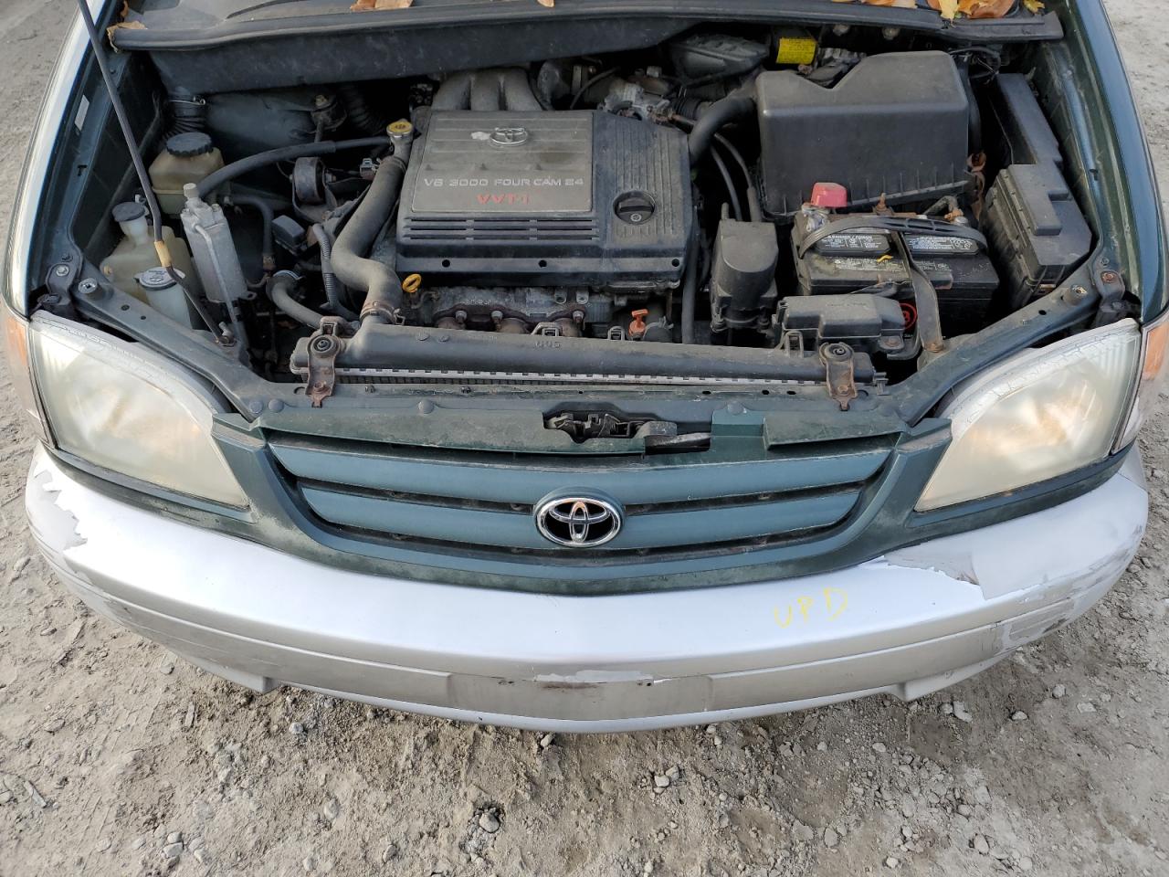 2002 Toyota Sienna - Image 12