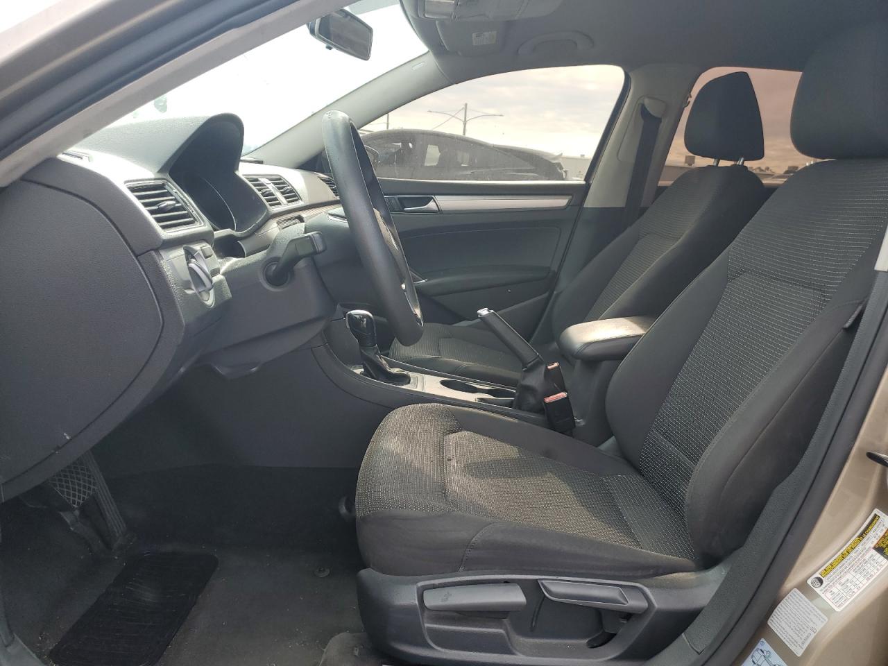 2016 Volkswagen Passat - Image 7