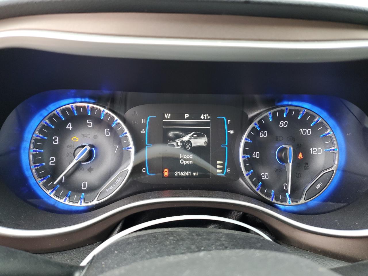 2017 Chrysler Pacifica - Image 9