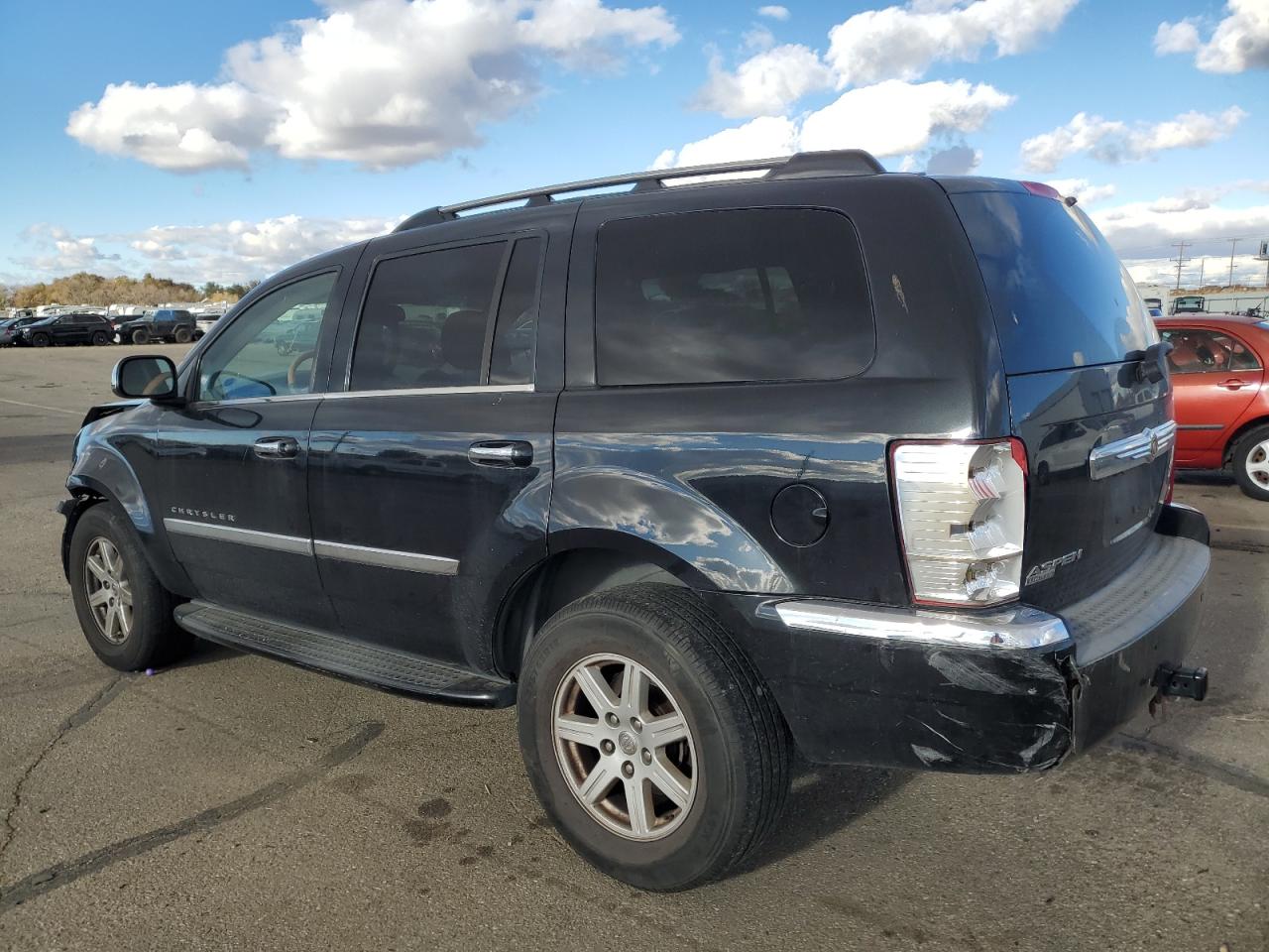 2007 Chrysler Aspen - Image 2