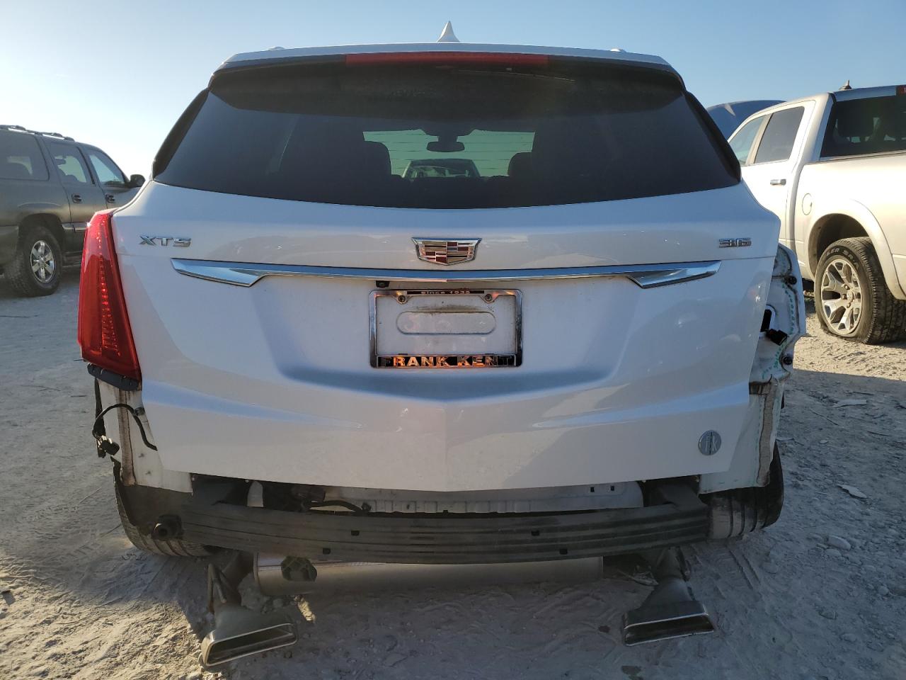 VIN 1GYKNCRS4HZ109014 2017 CADILLAC XT5 no.6