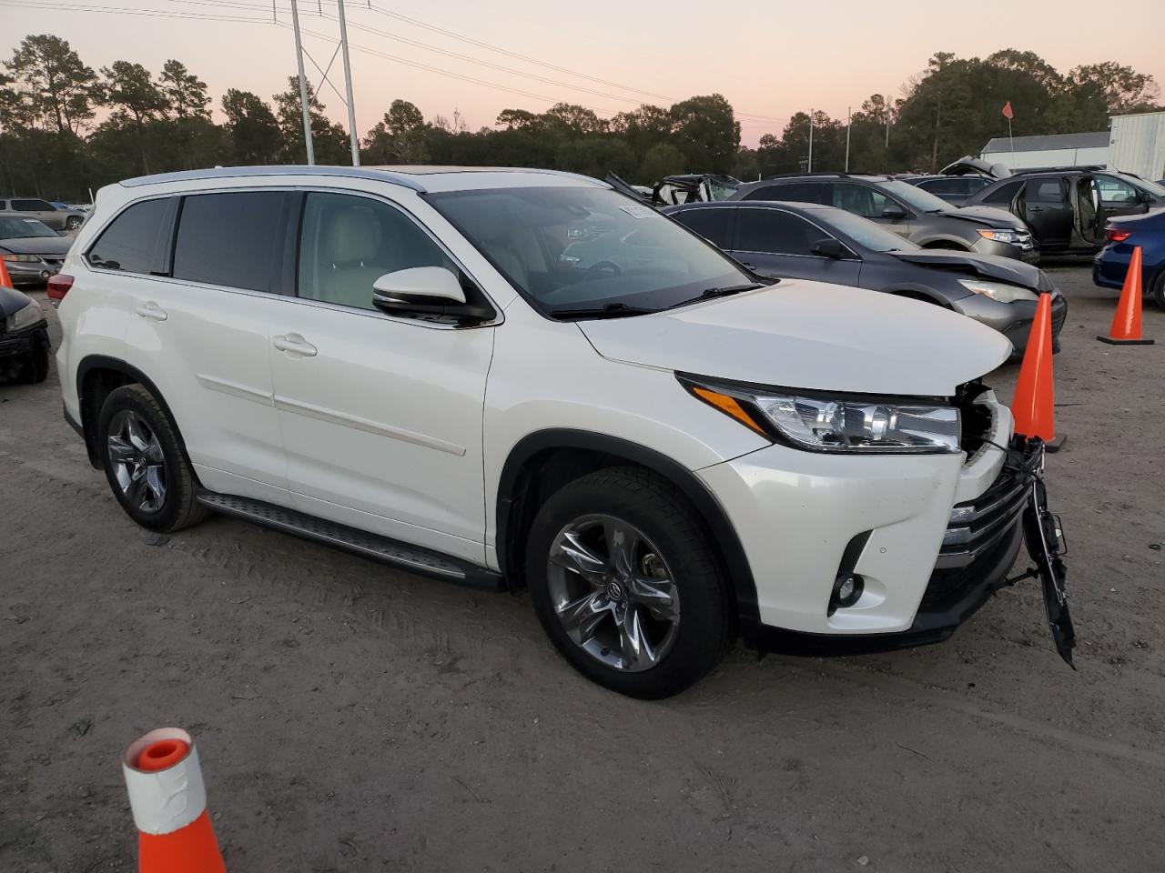 2019 Toyota Highlander - Image 4