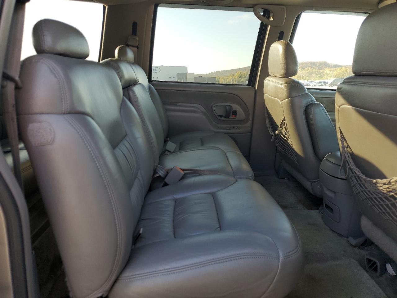 1999 GMC Suburban - Image 12