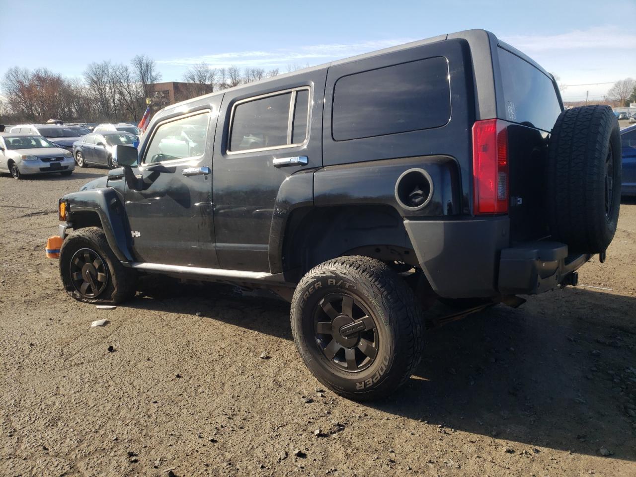 2010 Hummer H3 - Image 2