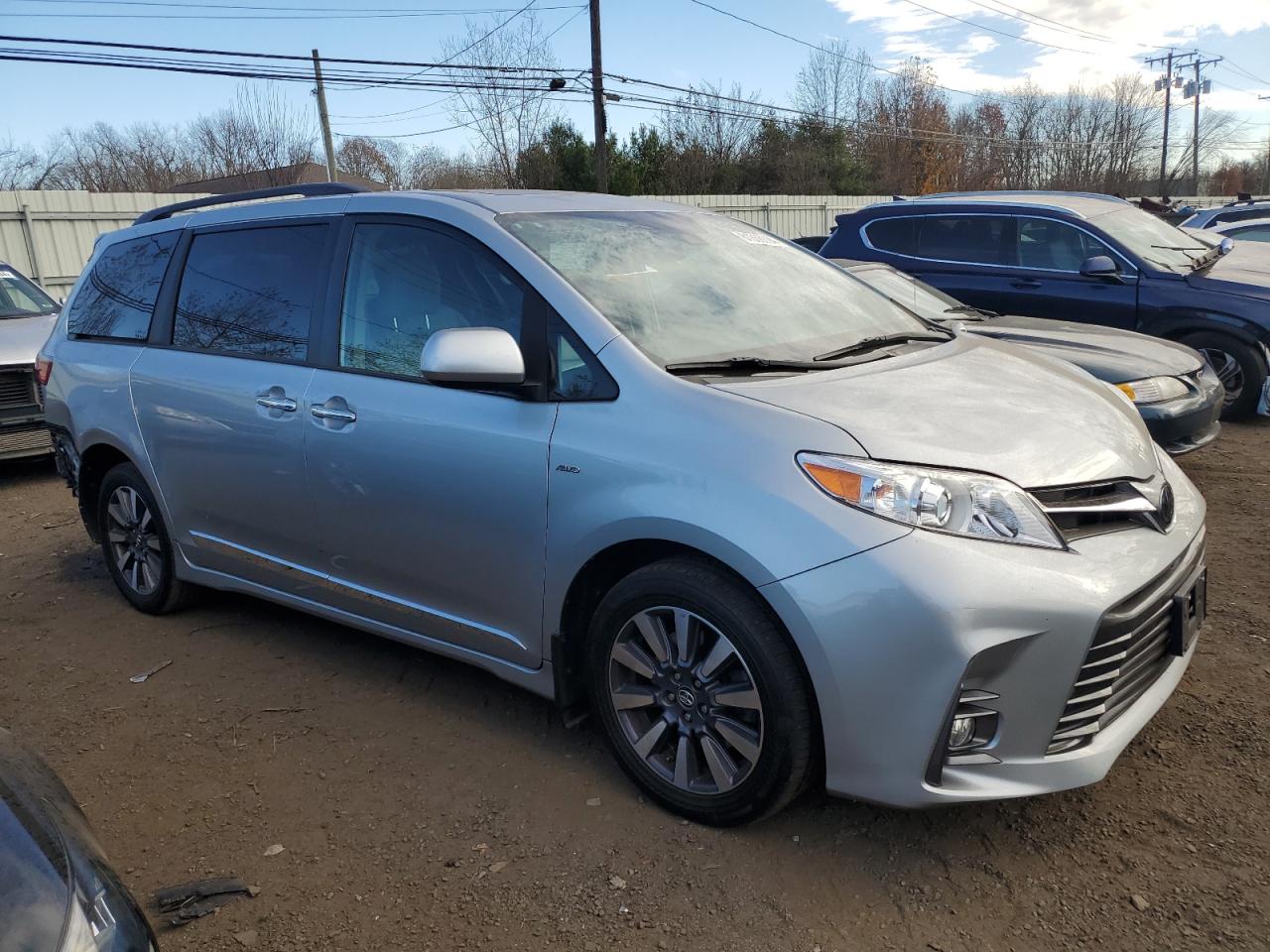 2020 Toyota Sienna - Image 4