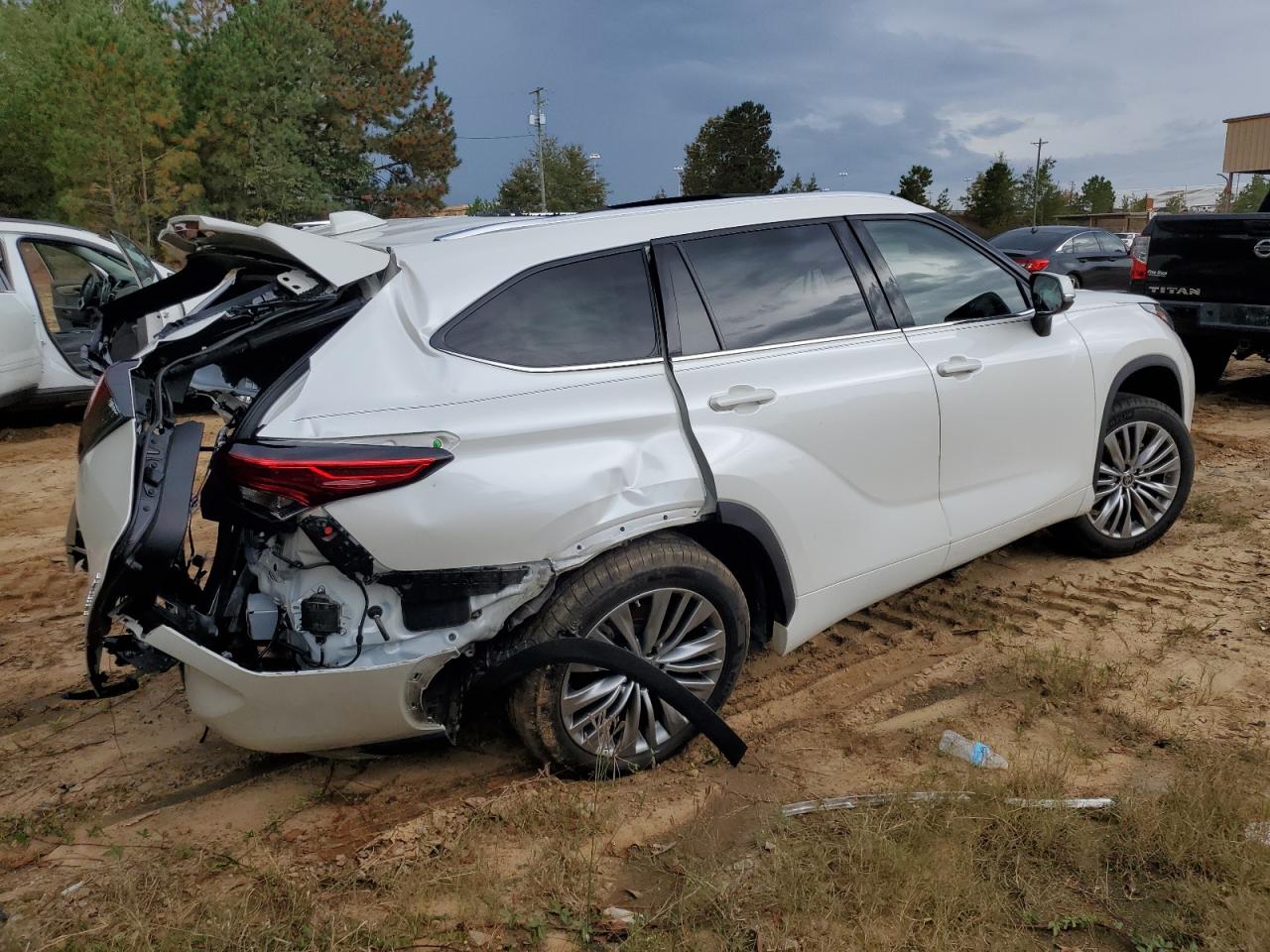 2021 Toyota Highlander - Image 3