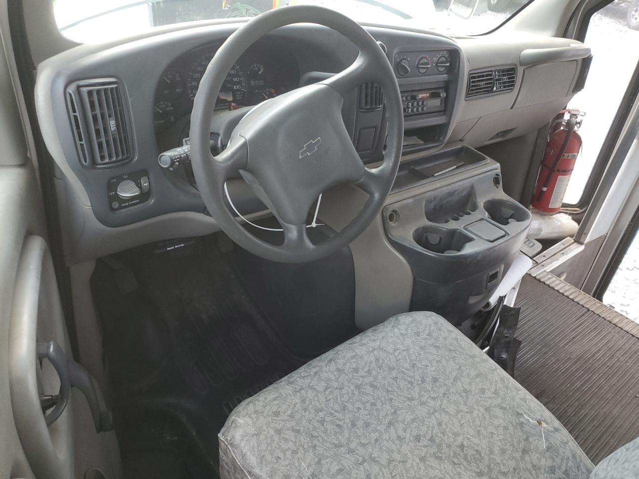 2000 Chevrolet Express - Image 8