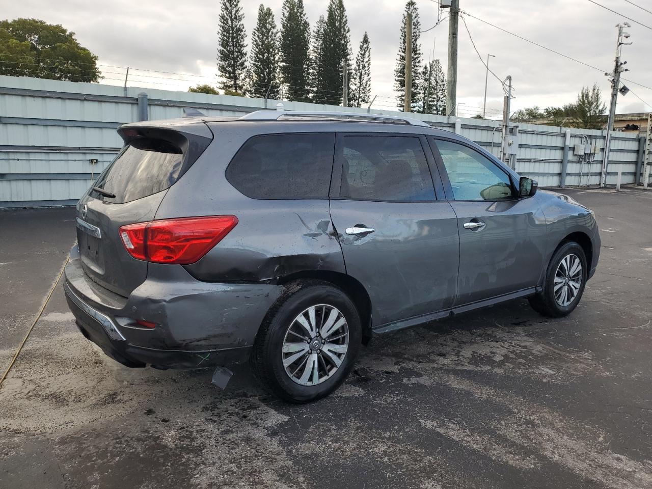 2020 Nissan Pathfinder - Image 3