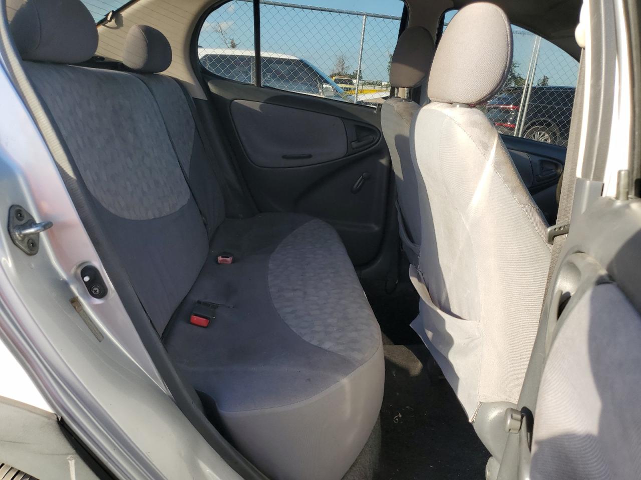 2000 Toyota Echo - Image 10