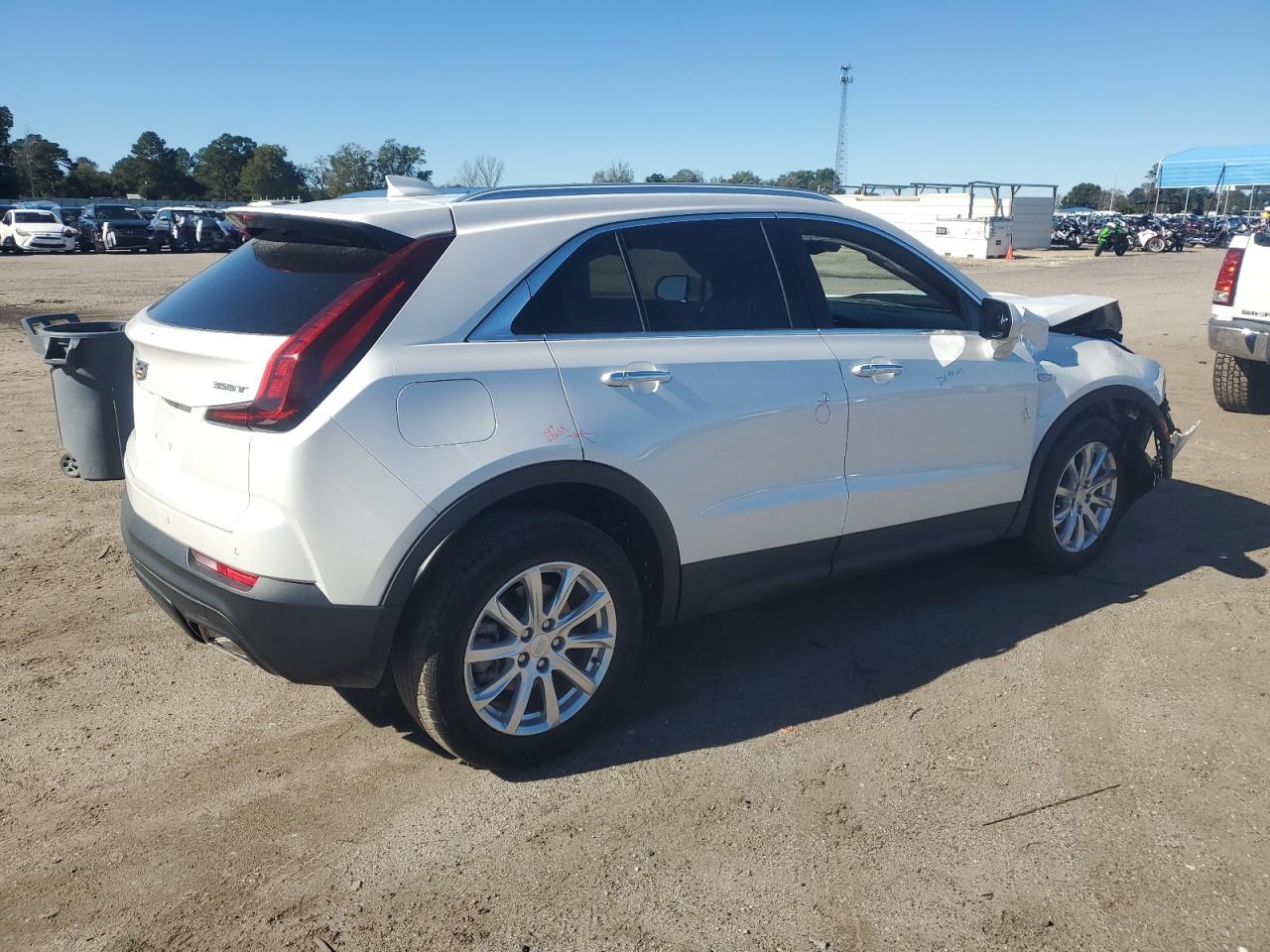 VIN 1GYAZAR48NF105857 2022 CADILLAC XT4 no.3