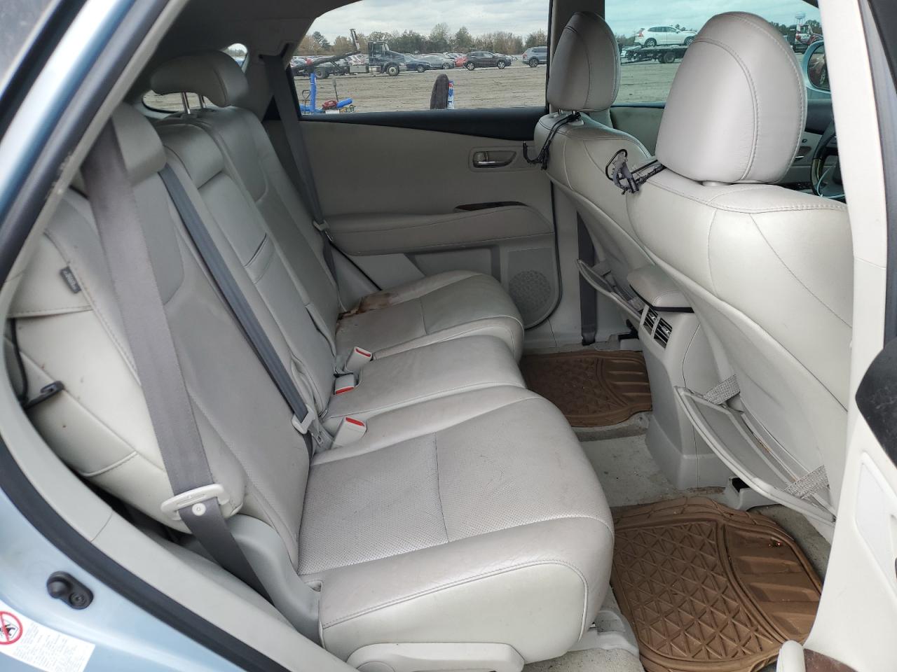 2010 Lexus RX - Image 11