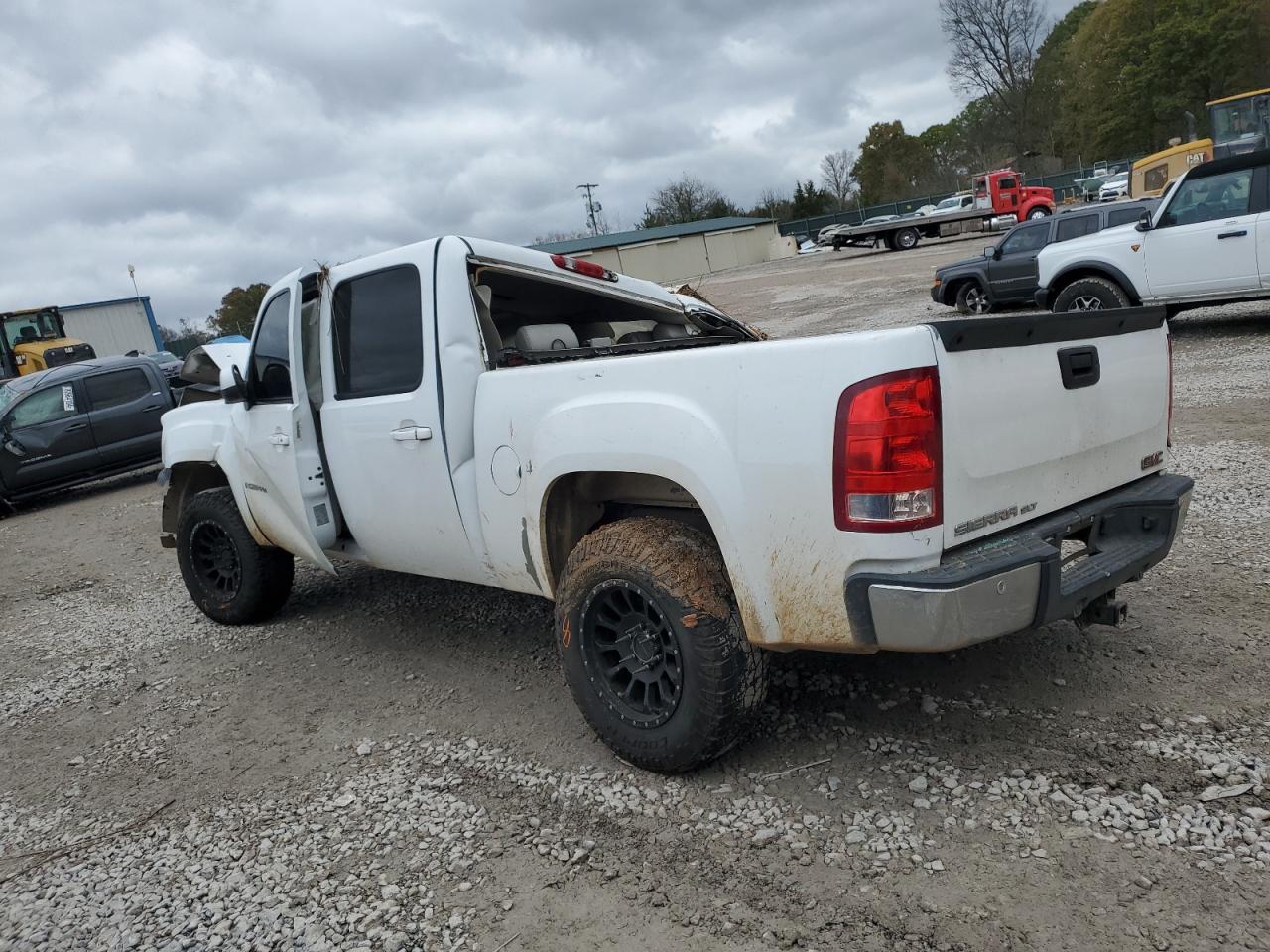 2007 GMC Sierra - Image 2