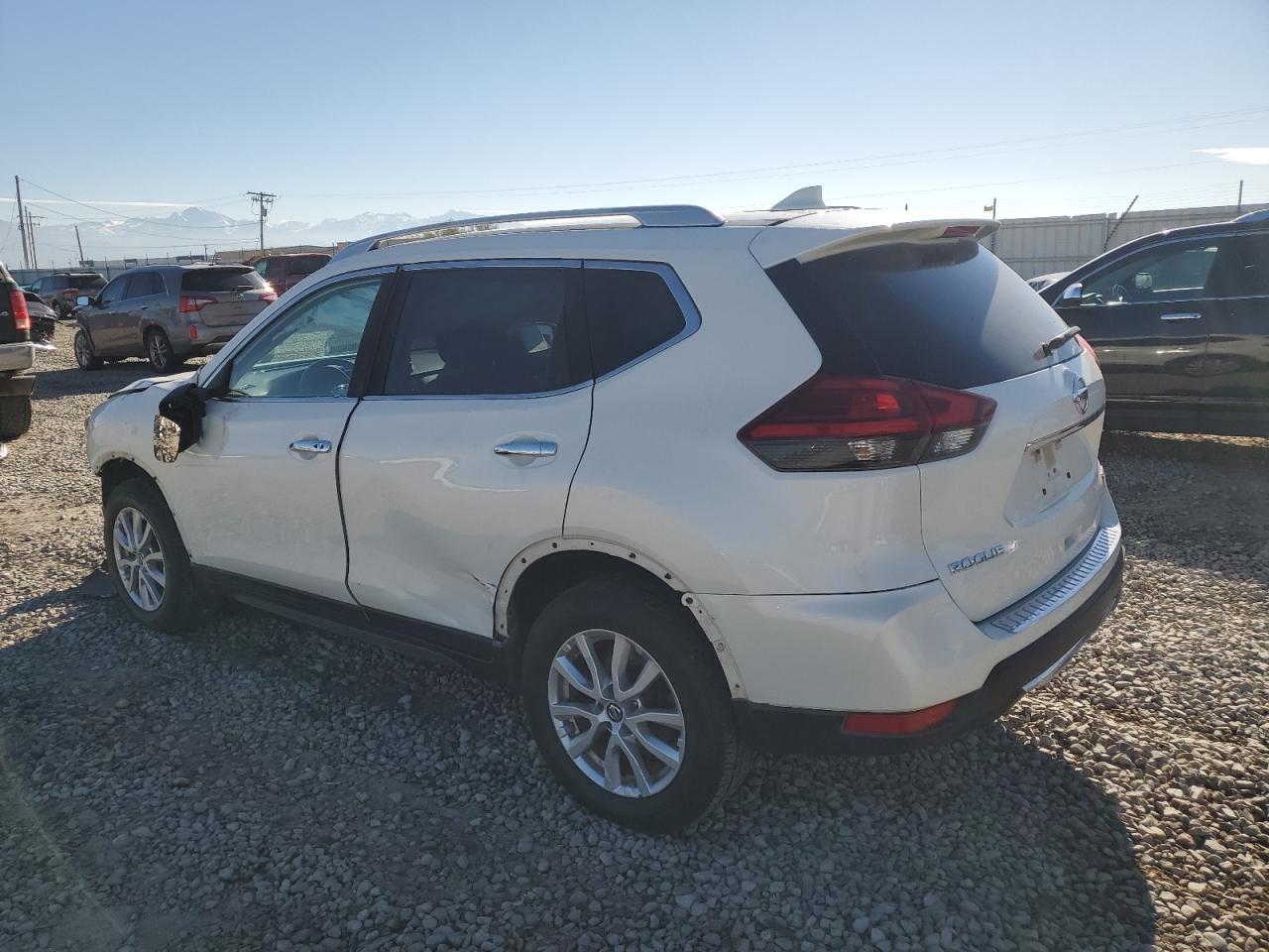 2017 Nissan Rogue - Image 2