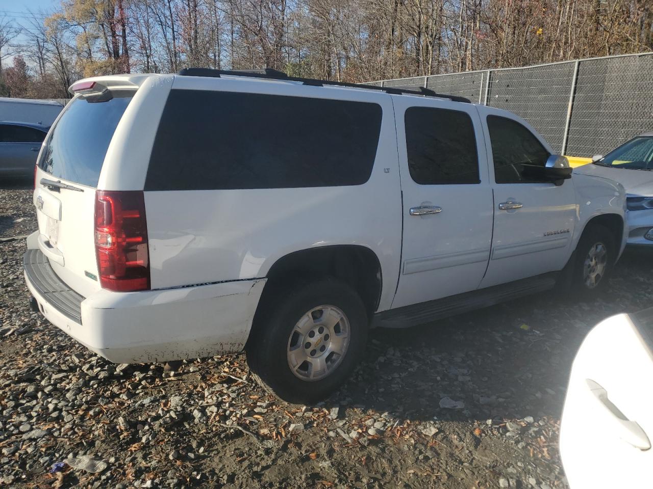 2010 Chevrolet Suburban - Image 3