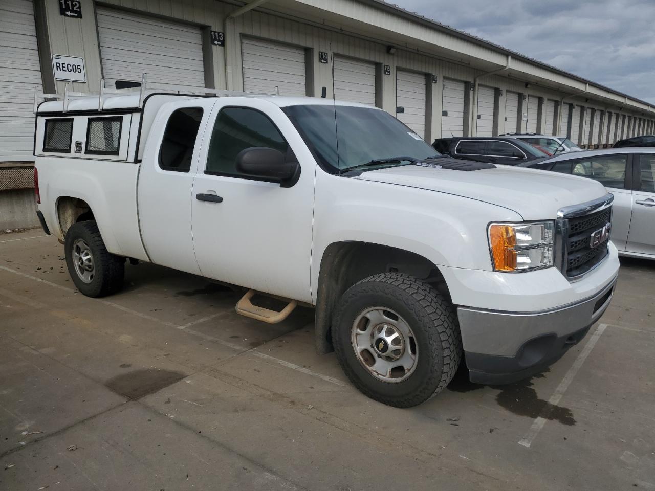 VIN 1GT21ZEB2DZ329269 2013 GMC SIERRA no.4