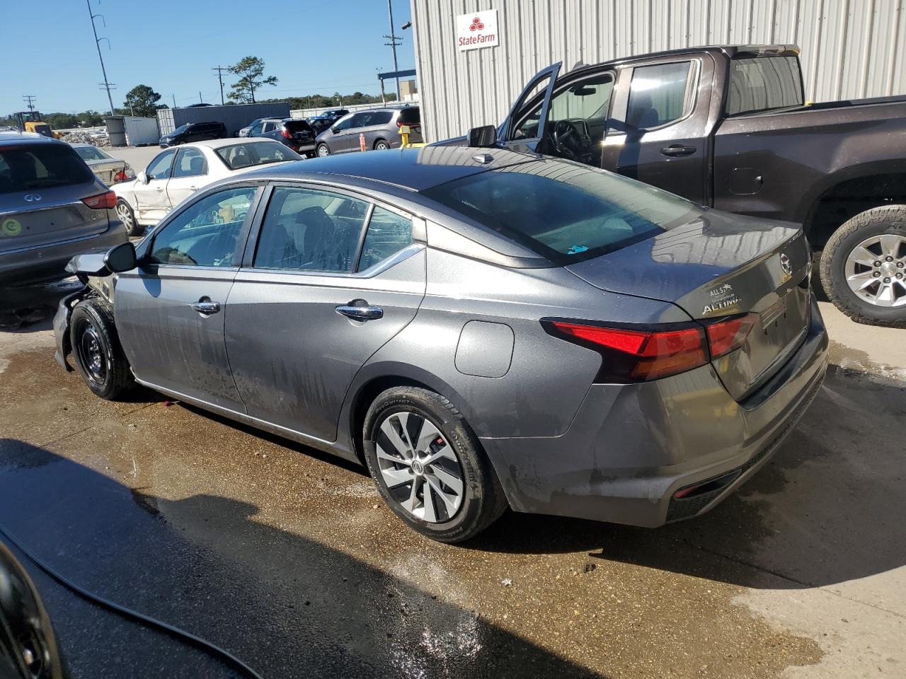 2020 Nissan Altima - Image 2