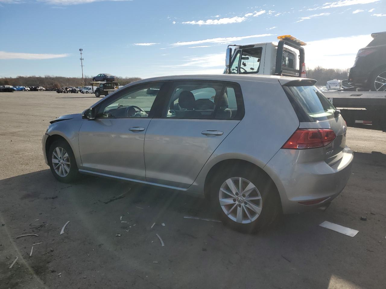 2016 Volkswagen Golf - Image 2