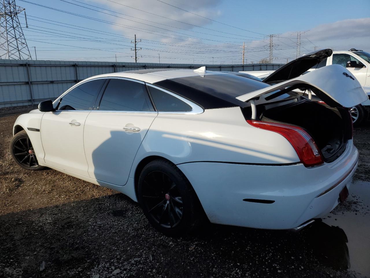 2013 Jaguar XJ - Image 2