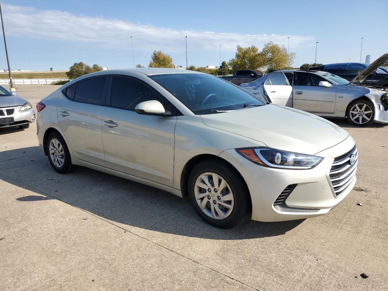 2017 Hyundai Elantra - Image 4