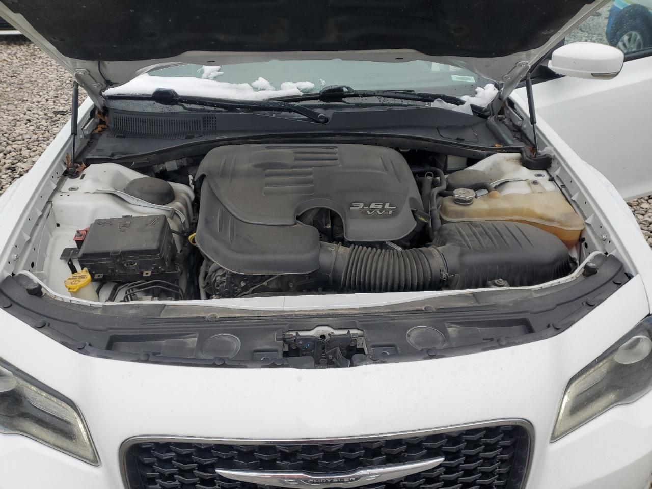 2016 Chrysler 300 - Image 11