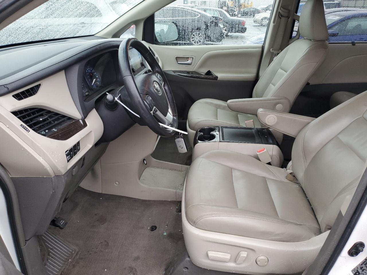2015 Toyota Sienna - Image 7