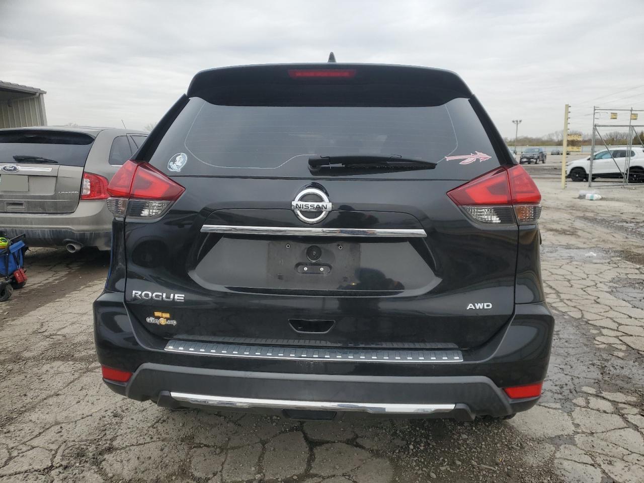 2017 Nissan Rogue - Image 6