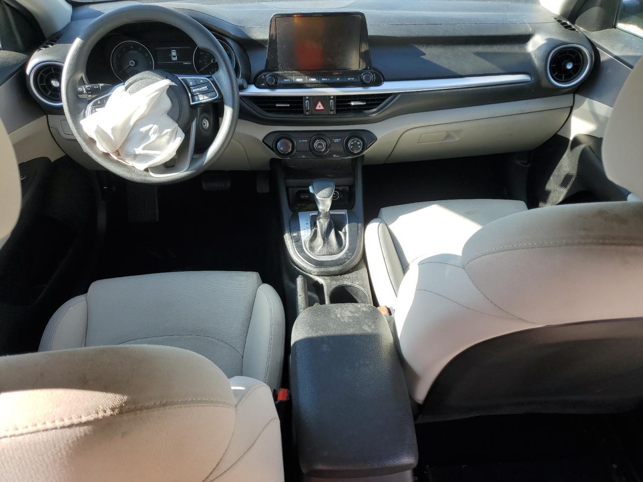 2022 Kia Forte - Image 8