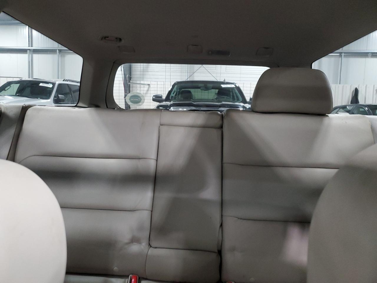 2009 Subaru Outback - Image 10